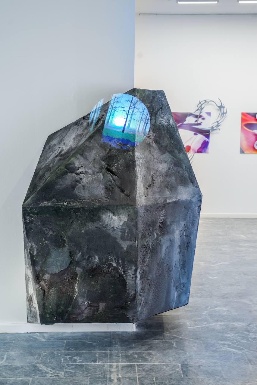 to undo, to crumble, to vanish. Laureta Hajrullahu